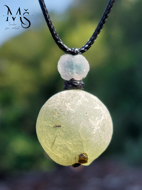PREHNIT a HROZNOVÝ CHALCEDON - náhrdelník/amulet — foto 3