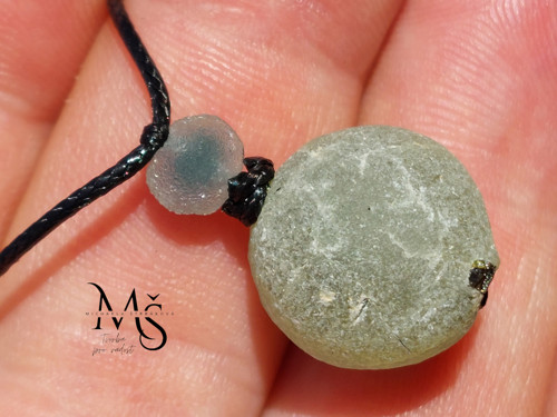 PREHNIT a HROZNOVÝ CHALCEDON - náhrdelník/amulet — foto 2