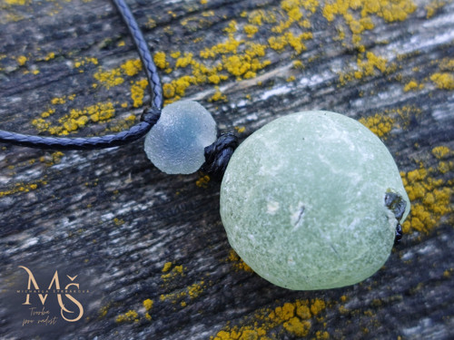 PREHNIT a HROZNOVÝ CHALCEDON - náhrdelník/amulet — foto 4