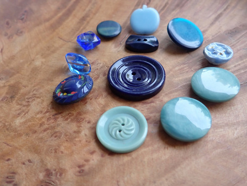 Směs modrých vintage knoflíků — foto 2