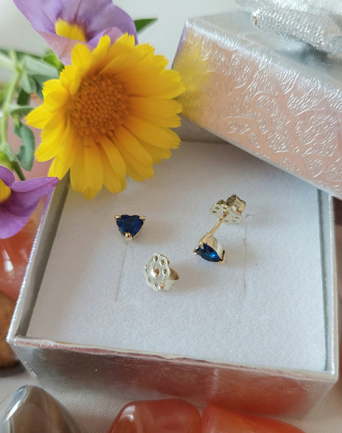 Zlaté našnice-srdíčka modrý spinel — foto 3