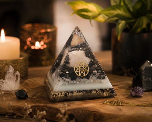 Orgonitová pyramida - Růženín 12 x 11cm. — foto 2
