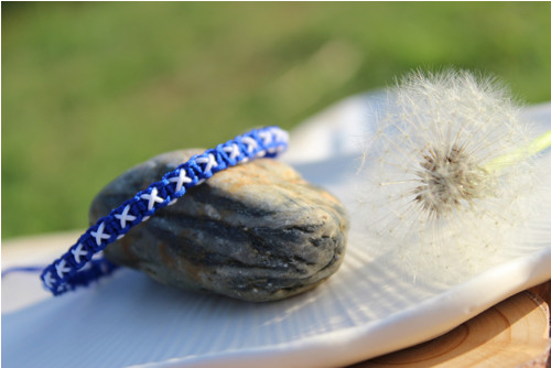 Křížky. Náramek macramé. — foto 3
