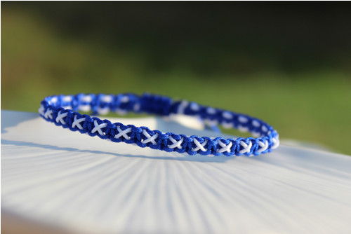 Křížky. Náramek macramé. — foto 4