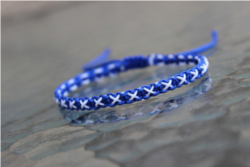 Křížky. Náramek macramé. — foto 2