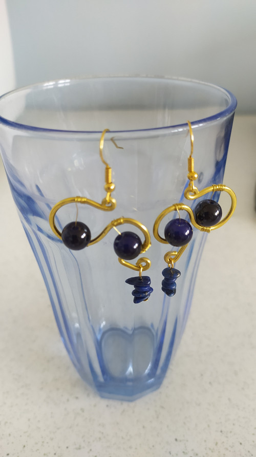 Temně modré křivky s lapis lazuli — foto 3
