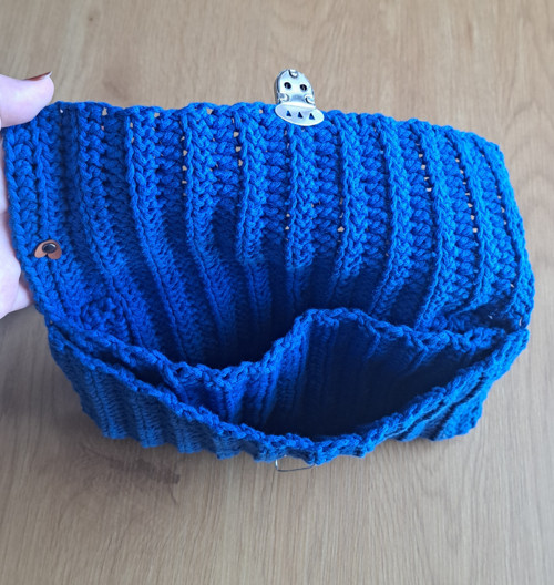 Háčkovaná crossbody kabelka - modrá — foto 5
