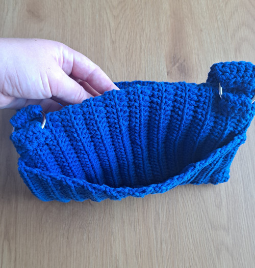 Háčkovaná crossbody kabelka - modrá — foto 3