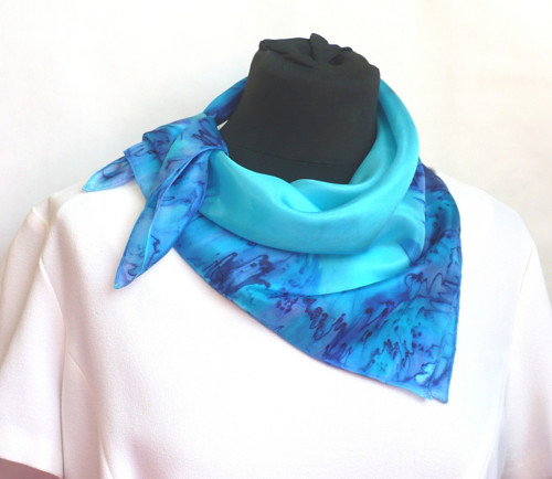 Malý hedvábný šátek Blue Papillon. — foto 4