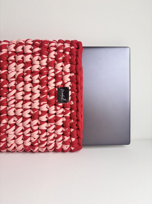 Háčkovaný obal na notebook - červenorůžový — foto 2