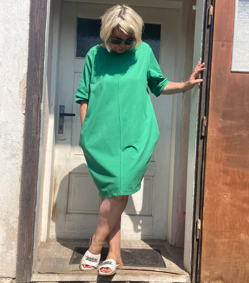Zelené šaty XXL s kapsami — foto 3