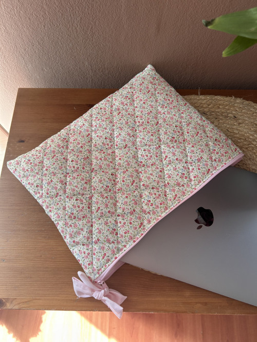 Ručně šitý prošívaný obal na MacBook — foto 3