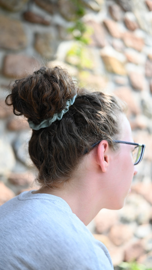 Scrunchie Zlaté lístky - širší — foto 4