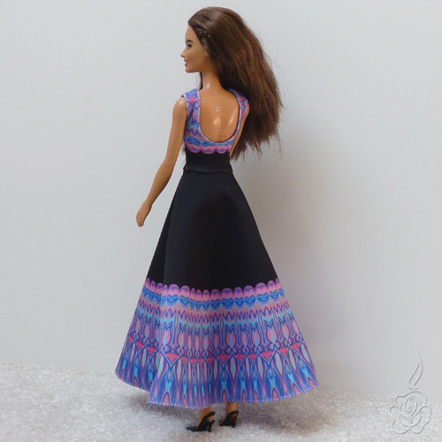 Dlouhé barevné šaty pro Barbie — foto 3