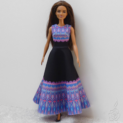 Dlouhé barevné šaty pro Barbie — foto 5