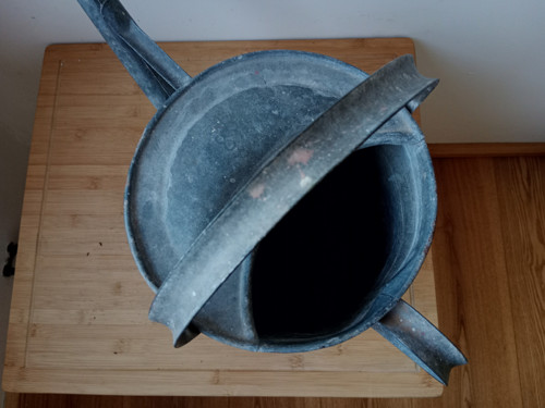 Plechová konev s kropítkem 8l — foto 3