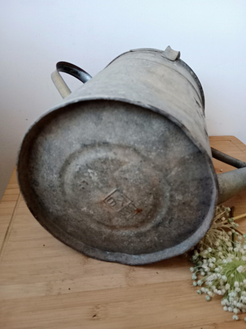 Plechová konev s kropítkem 9l — foto 6