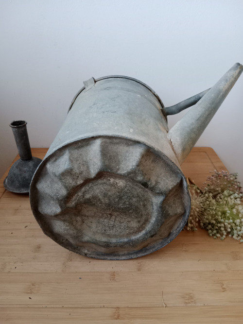 Plechová konev s kropítkem 9l — foto 6