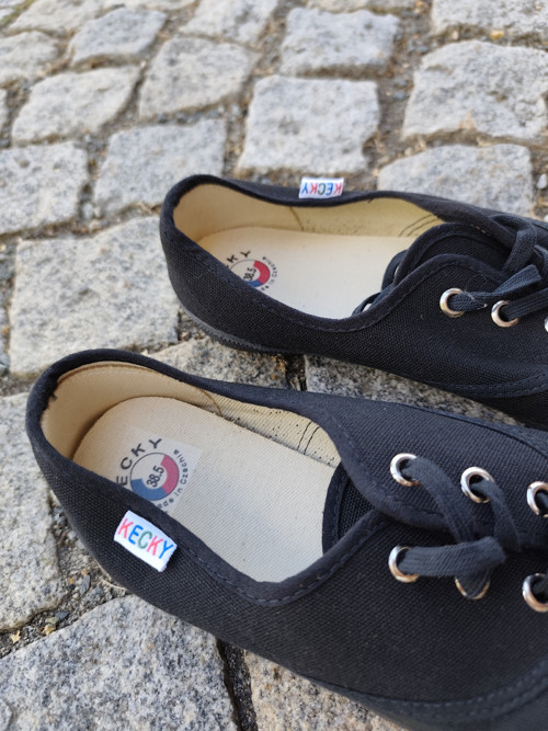 Černé české kecky — foto 3