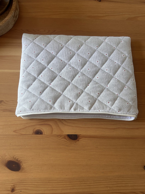 Prošívaný obal na MacBook – Bílé kvítí — foto 4