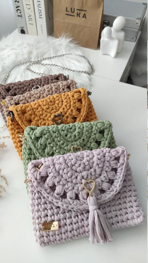 Háčkovaná crossbody kabelka hořčicová — foto 3