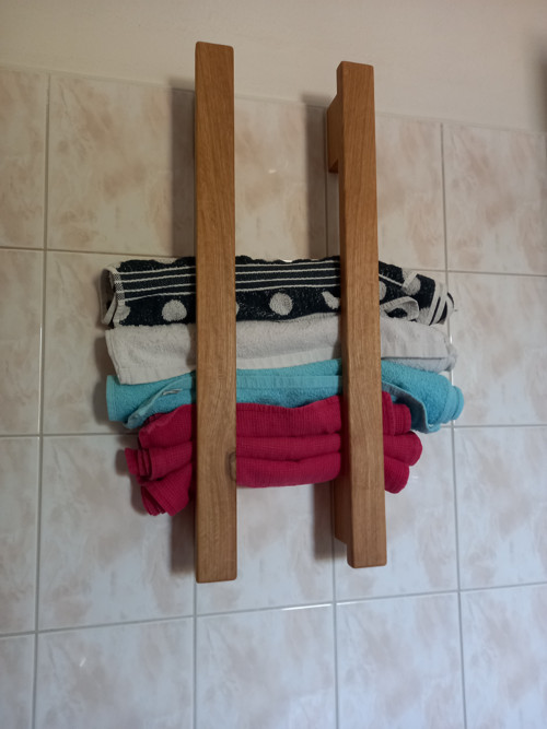 Dubový držiak na uteráky — foto 2