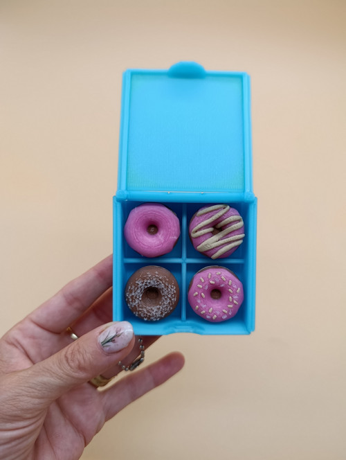 Krabička s donutky - klikač — foto 3