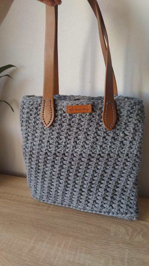 Háčkovaná kabelka na zip — foto 3