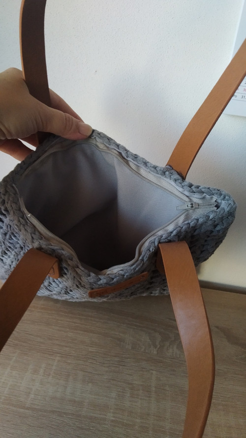 Háčkovaná kabelka na zip — foto 2