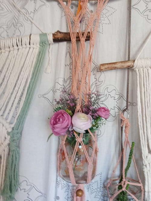 Macramé závěs s látkovými květy — foto 5