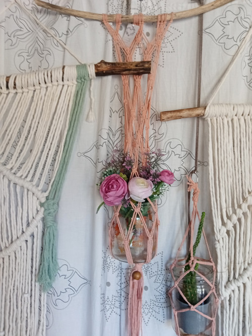 Macramé závěs s látkovými květy — foto 6