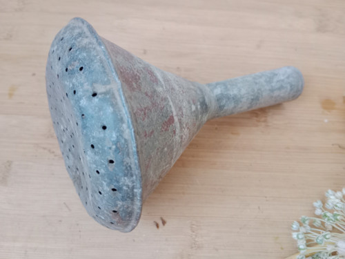 Staré kropítko k zahradní konvi — foto 6