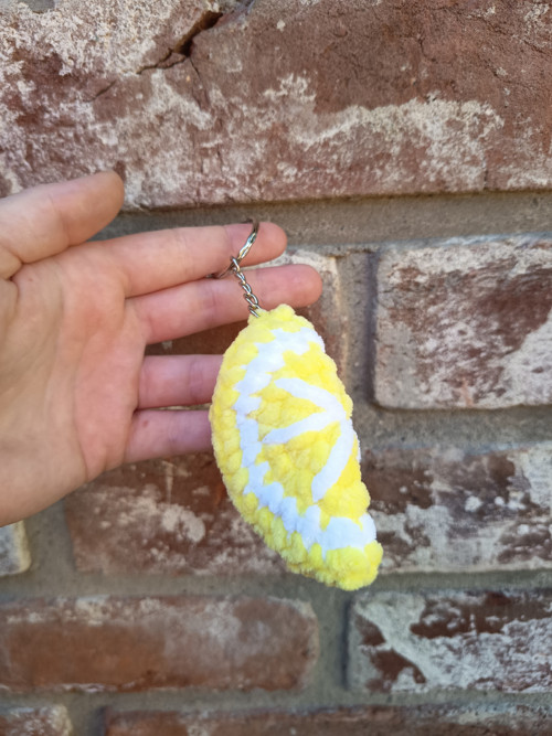 Háčkovaná klíčenka citron — foto 4