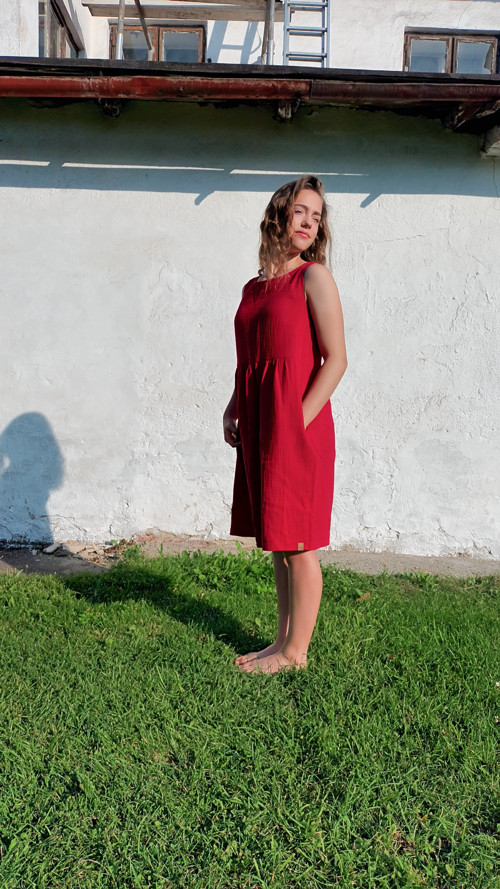 Šaty PUFF s kapsami, různé barvy — foto 3