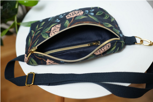 Ledvinka Peonies Navy — foto 3