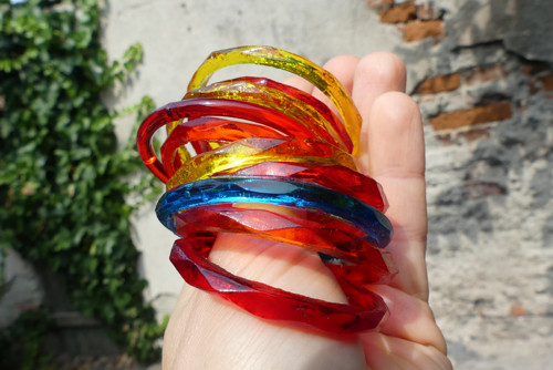 V barvách...skleněné kroužky, bangle — foto 6