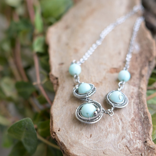 Náhrdelník s modrým opálem wire wrapping — foto 3