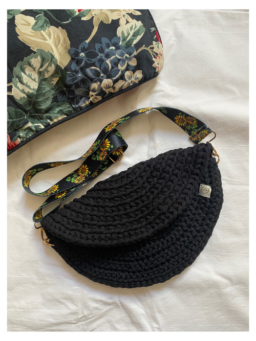 Háčkovaná crossbody ledvinka Slunečnice — foto 2