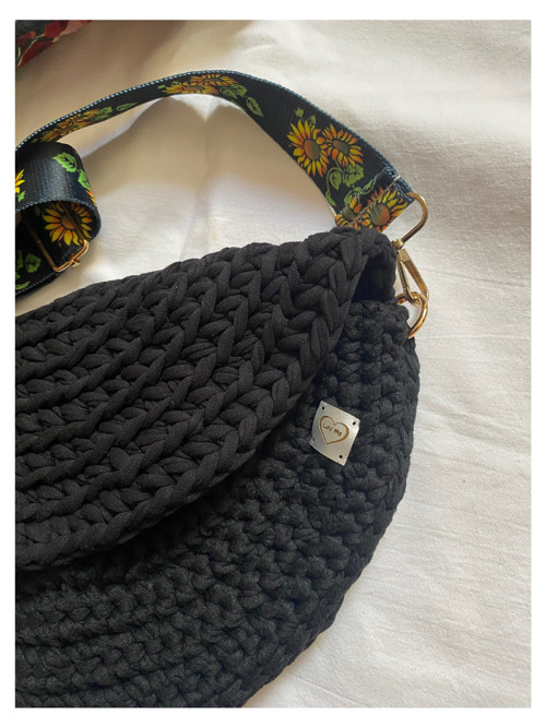 Háčkovaná crossbody ledvinka Slunečnice — foto 3