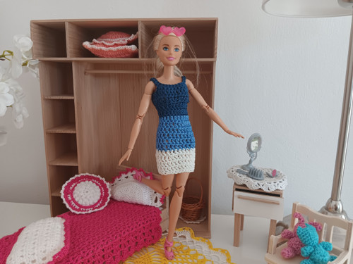 Barevné šatičky na panenku — foto 3