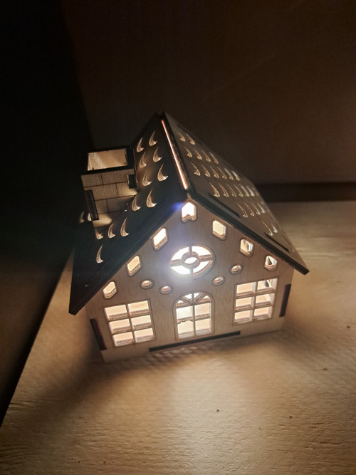 Dřevěný domeček -LED svícen — foto 2
