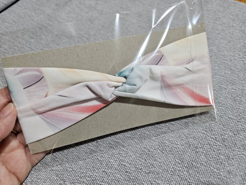 Textilní čelenka křížená, duhová — foto 3
