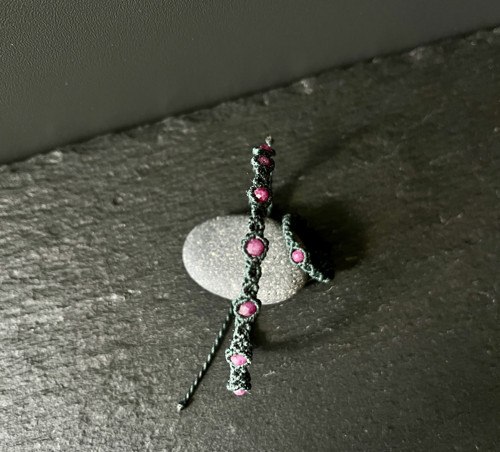 Mikromacramé set náramku a prstýnku s rubíny — foto 2