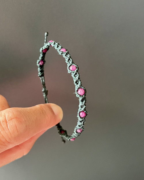 Mikromacramé set náramku a prstýnku s rubíny — foto 4