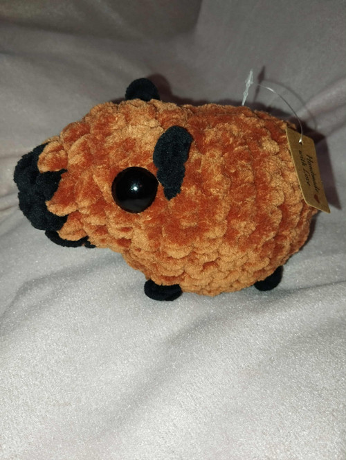 Měkoučká háčkovaná kapybara do ruky (14 cm) — foto 2