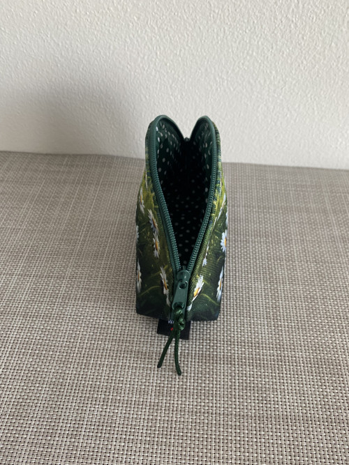Malá kosmetická taštička - Kopretiny — foto 2