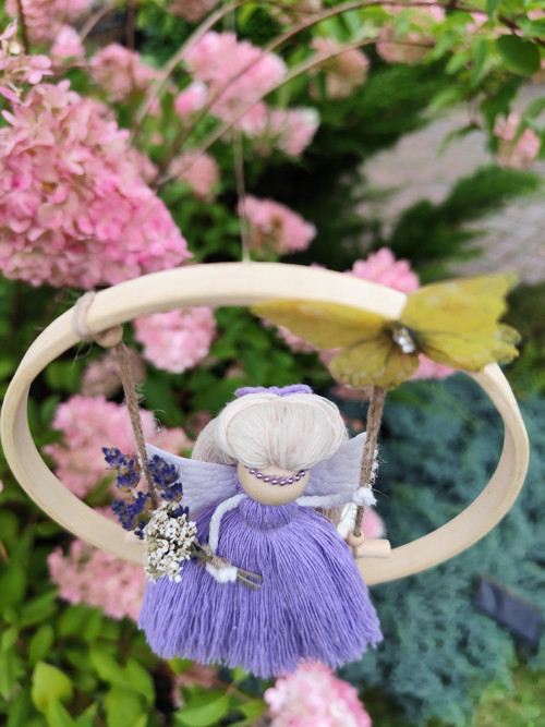 Macrame Andělka Levandulová na houpačce — foto 3
