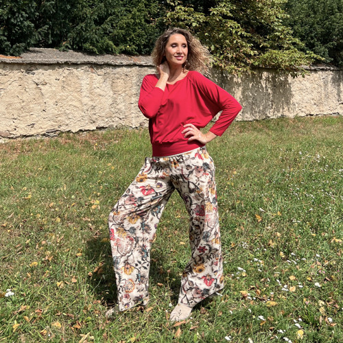 Volné kalhoty světlé s květy — foto 5