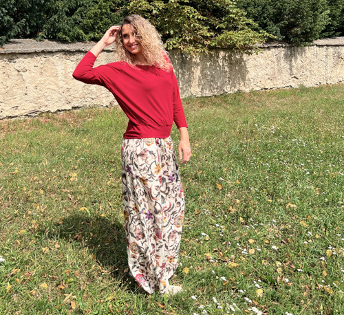 Volné kalhoty světlé s květy — foto 3