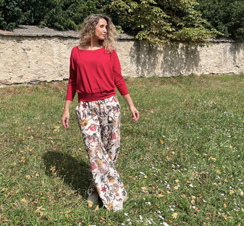 Volné kalhoty světlé s květy — foto 2